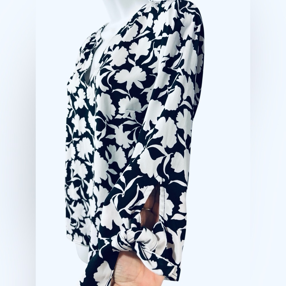 Michael Michael Kors, Black & White Floral Tie-Sleeve Blouse, Small - Picture 7 of 10